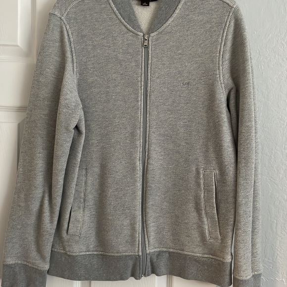 Light gray men zip up sweater only used ones size medium - Picture 4 of 6